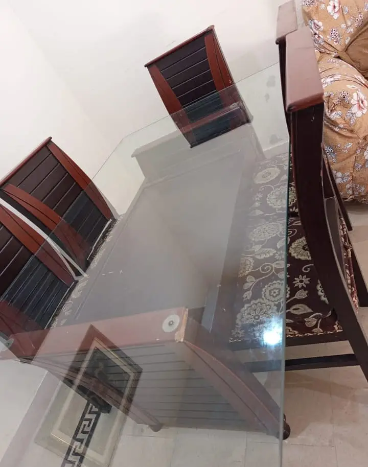 6 seater Crystal Dining set used 9/10 Condition (Negotiable)

                                                            alt=