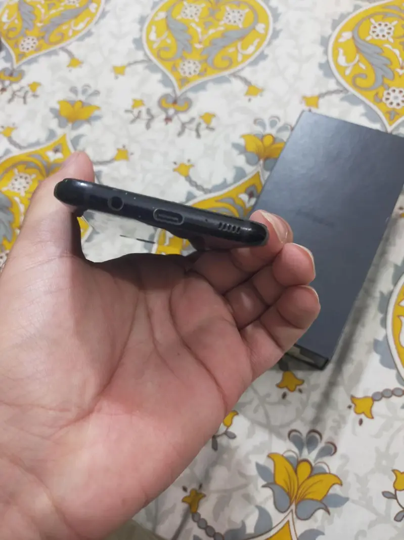 samsung s8 plus 4/64 official approved  with box

                                                            alt=