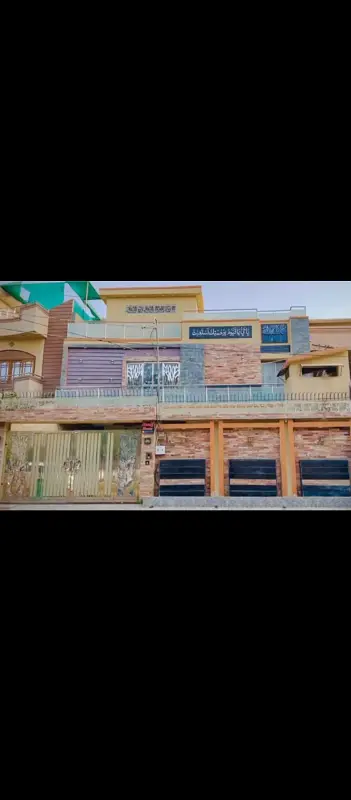 DOUBLE ROAD FACING G+1 HOUSE FOR SALE IN SECTOR 11B 240 SQD

                                                            alt=