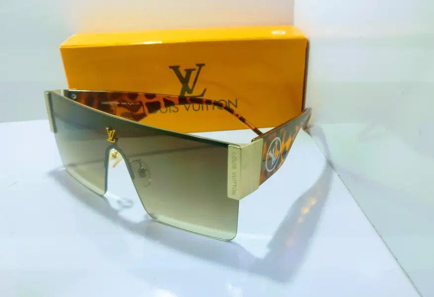 Cartier Emporio Armani Ray ban Police LV RE AO Prada Oakley Rayban

                                                            alt=