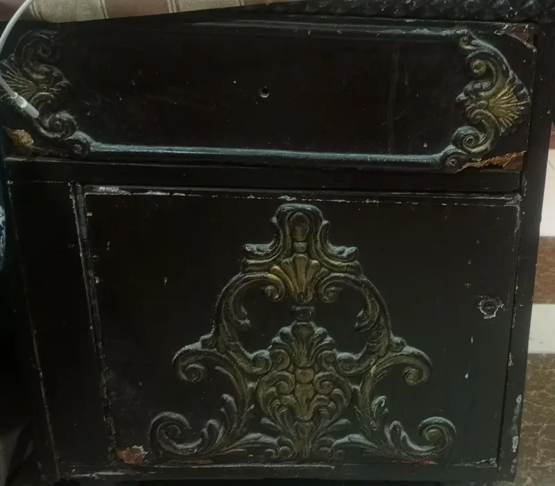 bed with side tables

                                                            alt=