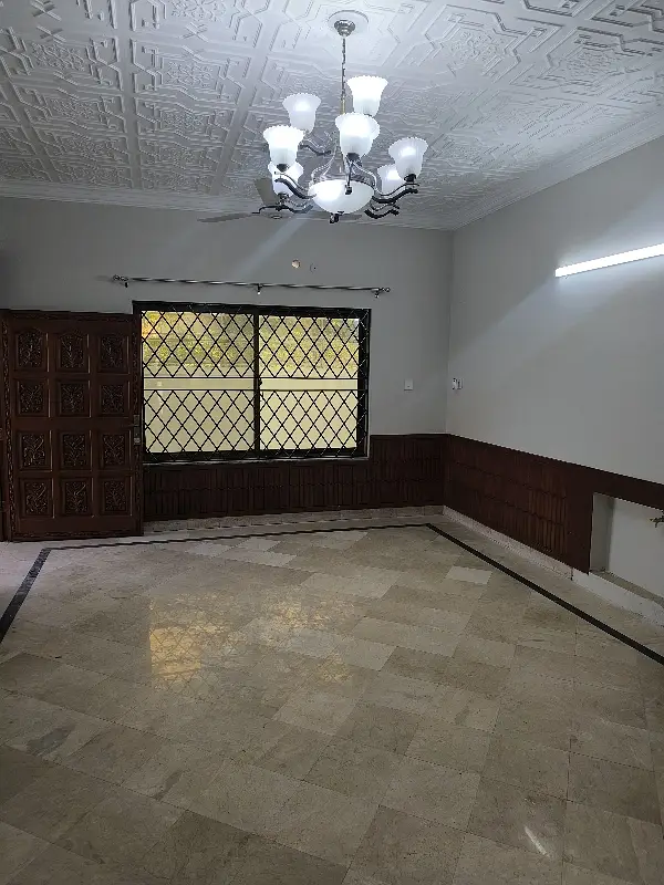 5 bedroom & 6 bathrooms full house available for rent In G10

                                                            alt=