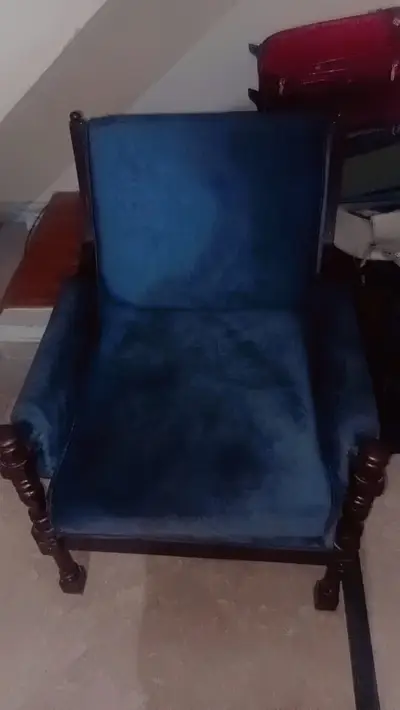 6 seater velvet poshish sofa set for sale

                                                            alt=