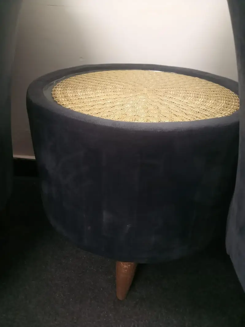 coffee chairs pair with Table for sale 10/10 condition

                                                            alt=