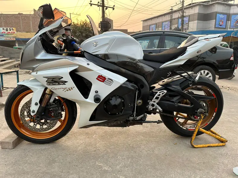 Suzuki Gixxer R1000 (2009 Model – 2014 Import | Call 0306 - 7402229

                                                            alt=