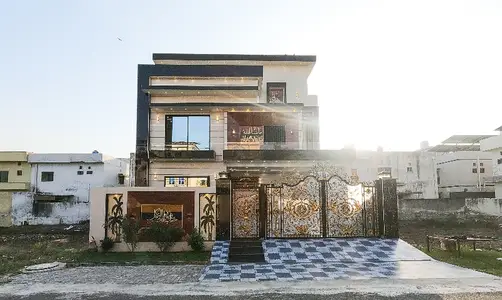 A block super hot location house available for sale

                                                            alt=