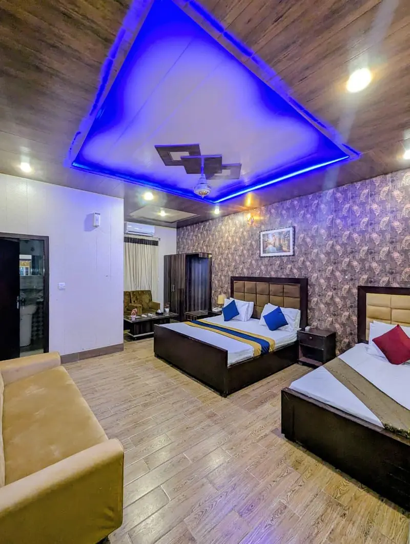 excutive furnished room daily basis rental

                                                            alt=