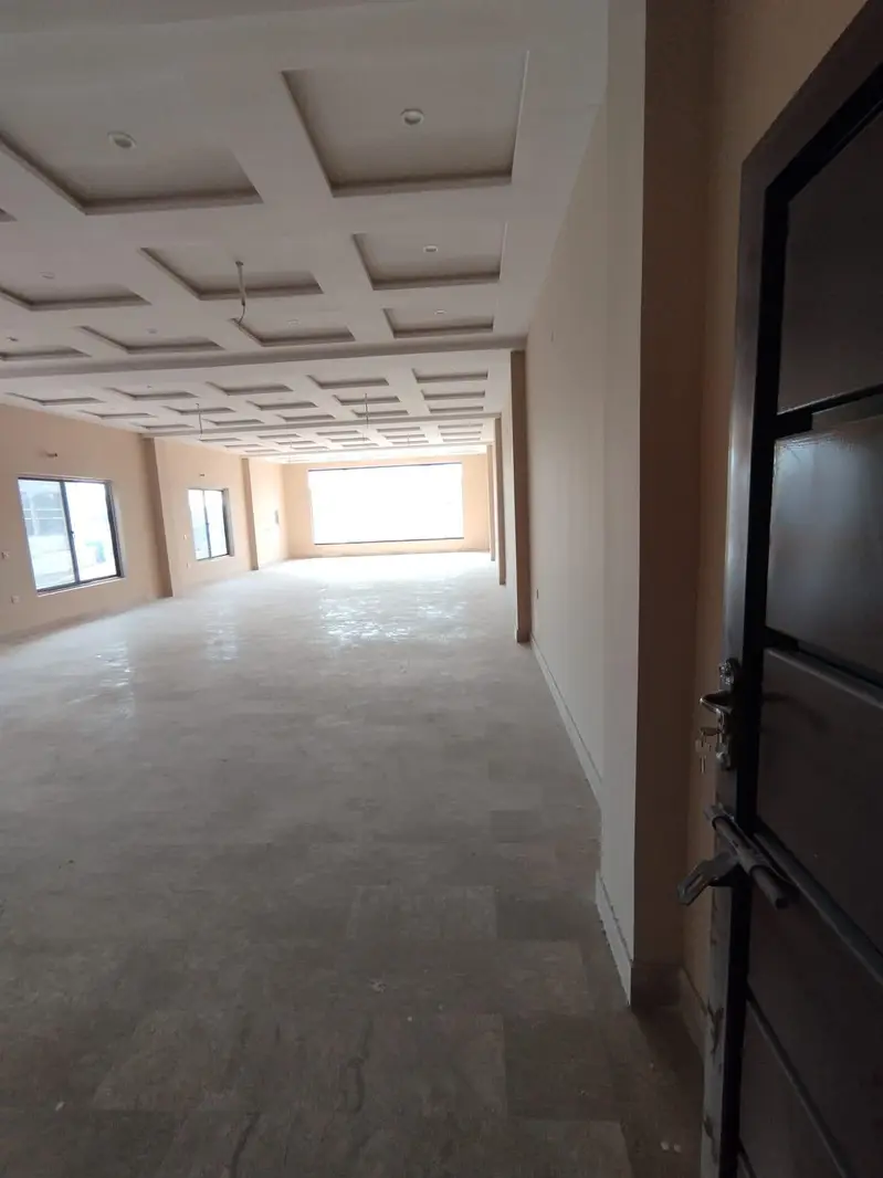 3 storie commercial building with 50kva transformer available for rent

                                                            alt=