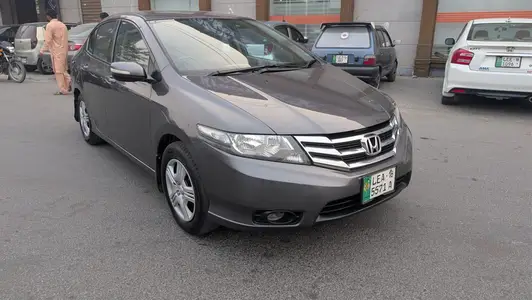 Toyota Camry Full Optiom

                                                            alt=