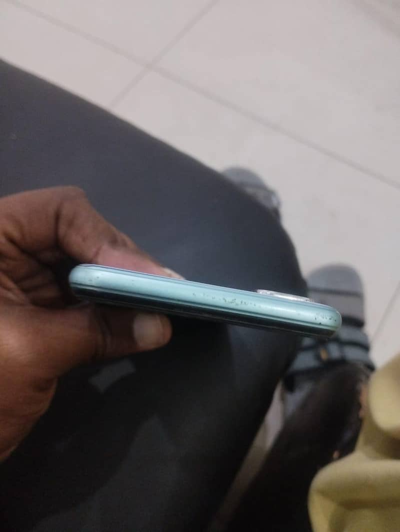 vivo y20s with box penal change good condition 4/128

                                                            alt=