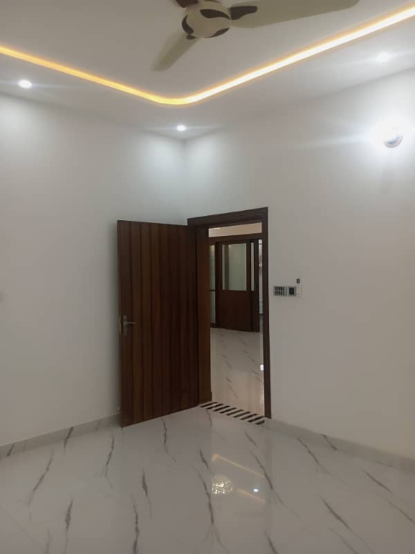 Upper flat big portion for rent in ghazipur road near cantt sader

                                                            alt=