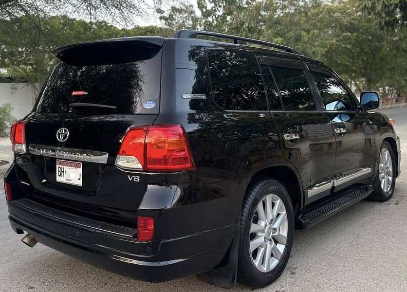 Toyota Landcruiser ZX 2014 Model 2019 register full house black color

                                                            alt=