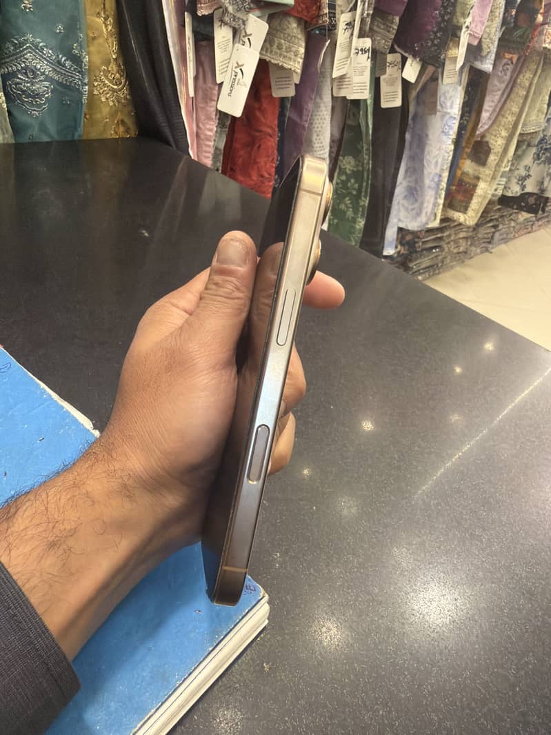 16 pro 128gb JV brand new 10/10