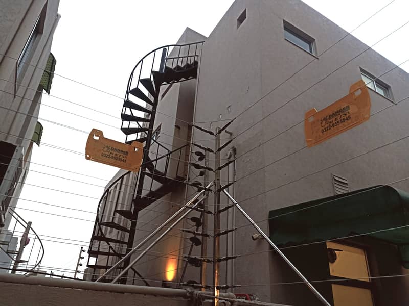 electric fence/ cctv cameras/ home security system/ wire/ fence/ wire

                                                            alt=