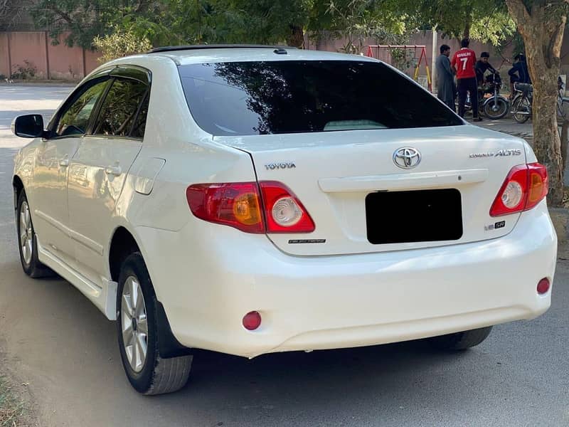 Toyota Corolla Altis (SR) 2010 Full options.