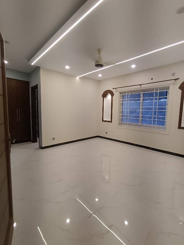 Double story new real picture urgent sale

                                                            alt=