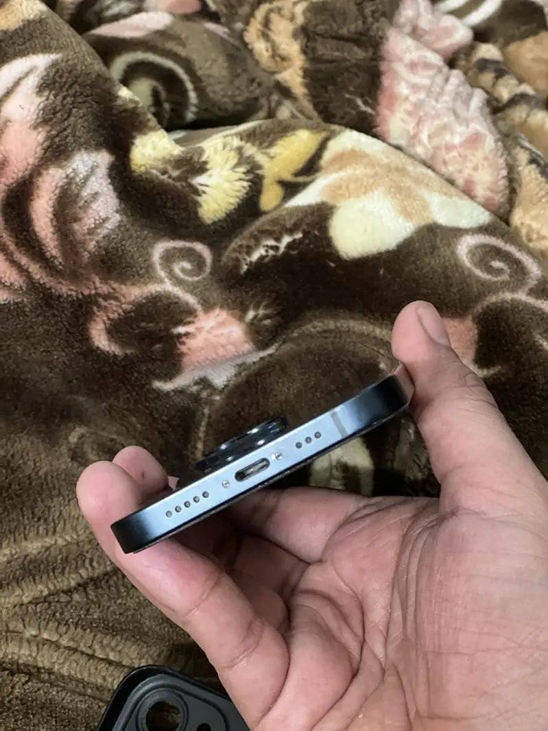 IPhone 13 Non PTA

                                                            alt=