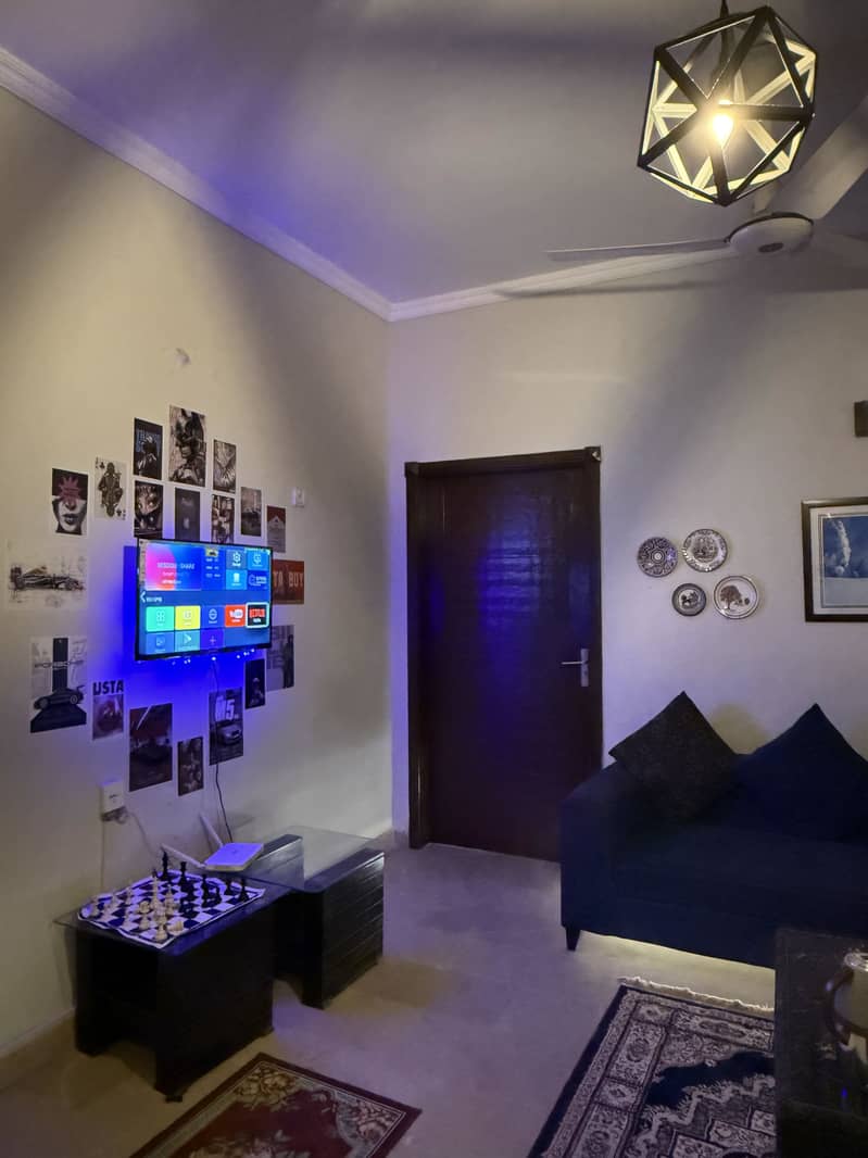 1 Bed Apartment Guest House AC • WiFi • Private Entry • Prime Location

                                                            alt=