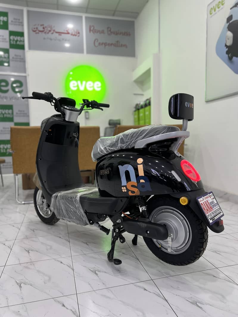 Evee Nisa Electric Scooty

                                                            alt=
