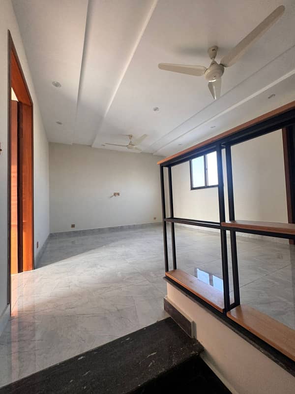 5 Marla Brand New House For Sale In Lake City

                                                            alt=