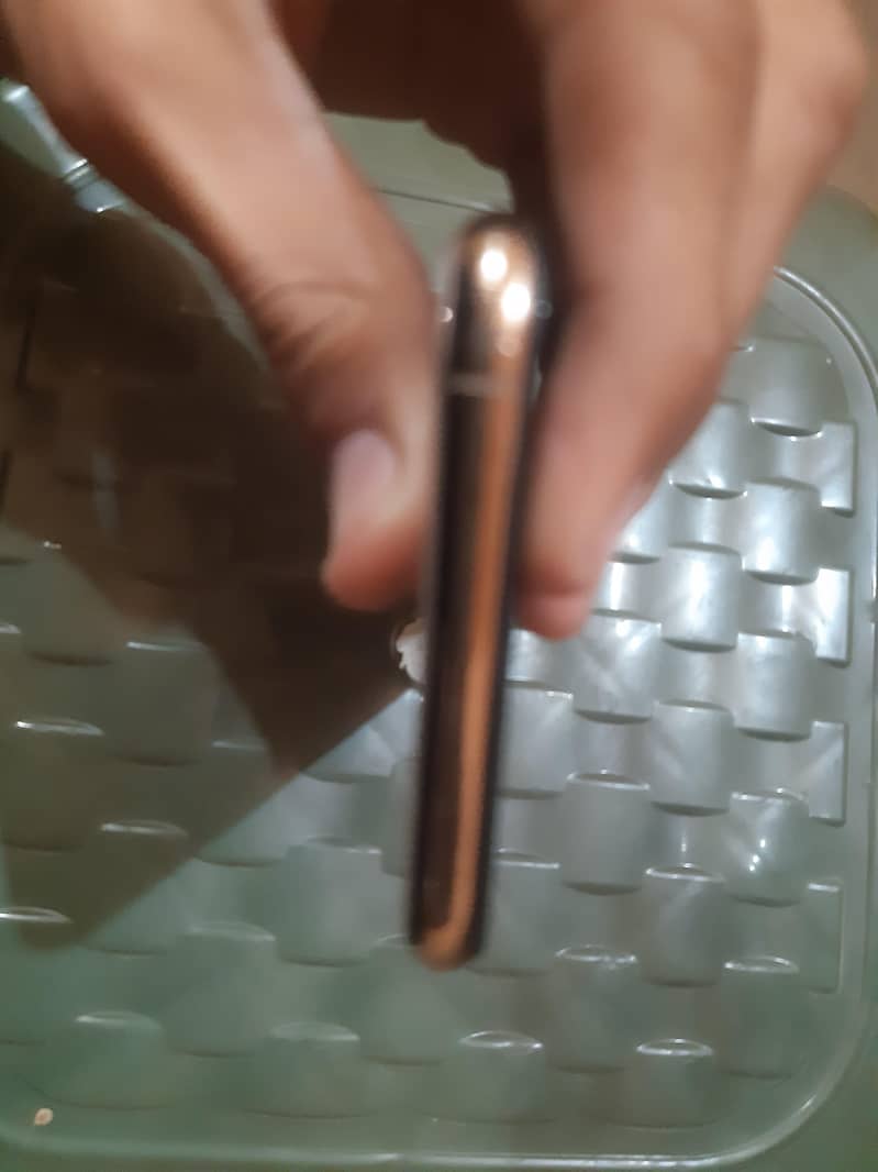 iPhone xs

                                                            alt=