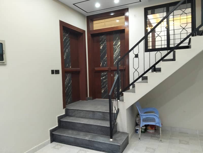 5 Marla Most Luxurious Al Razaq Royels House Brand New For Sale

                                                            alt=