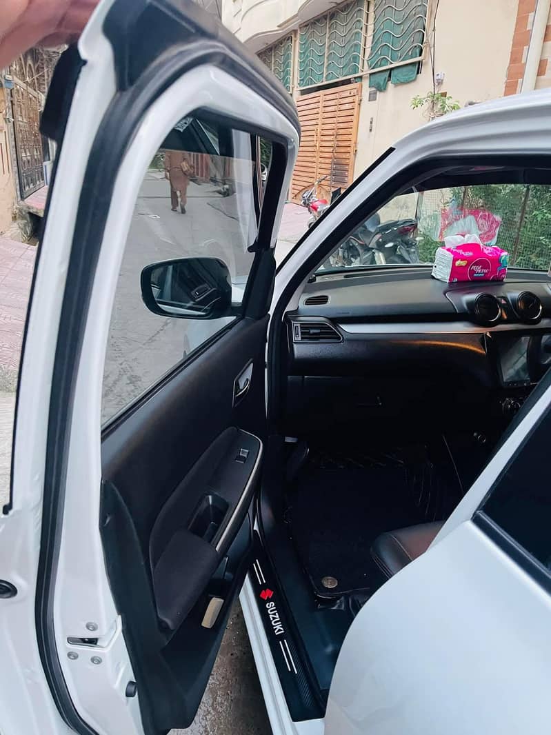 Suzuki Swift GLX CVT 2022

                                                            alt=