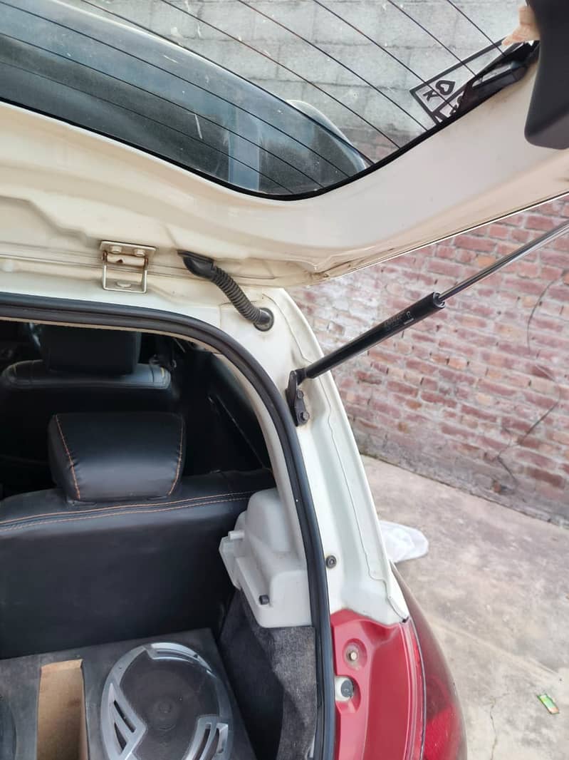 Suzuki Swift DLX 1.3 Model 2012"

                                                            alt=