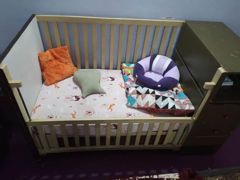 Baby Spacious Cot

                                                            alt=