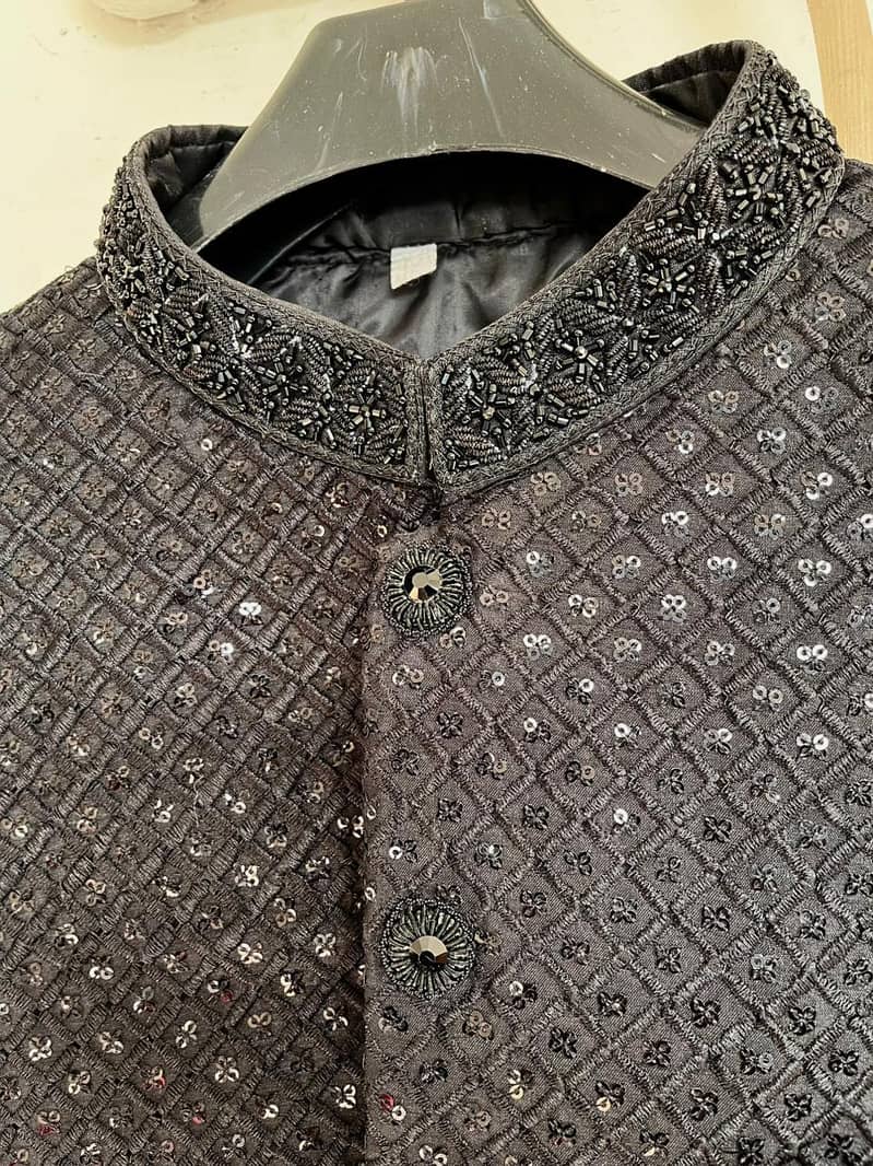 Sherwani +Kullah + khussay

                                                            alt=