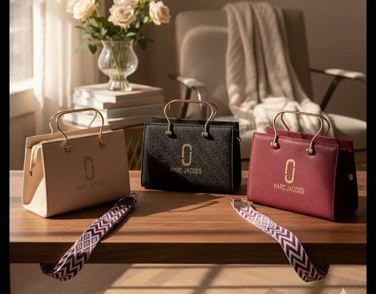 bags/purse/cross body bag

                                                            alt=