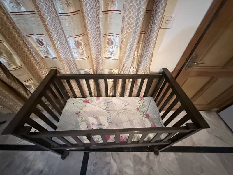 Wooden baby cot

                                                            alt=