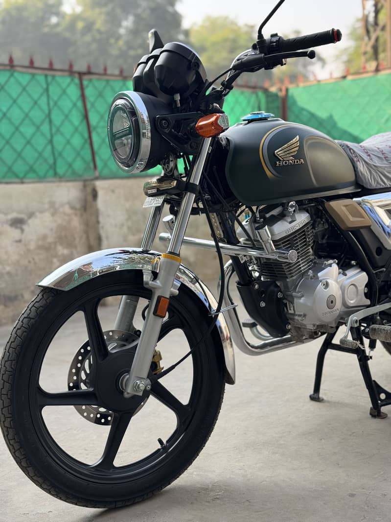 Honda CG 150 2025 model

                                                            alt=