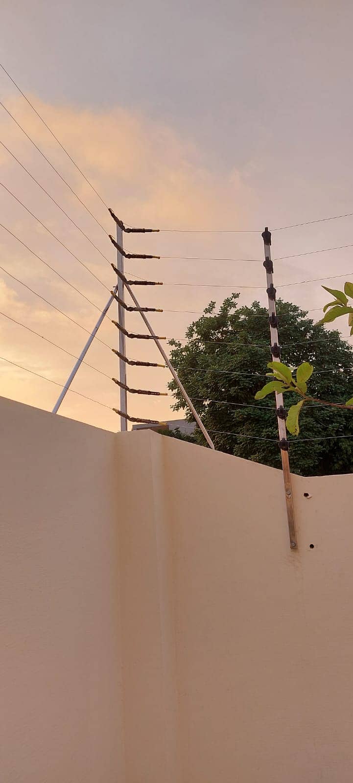 Electric Security Fence , System and Gate Automation

                                                            alt=