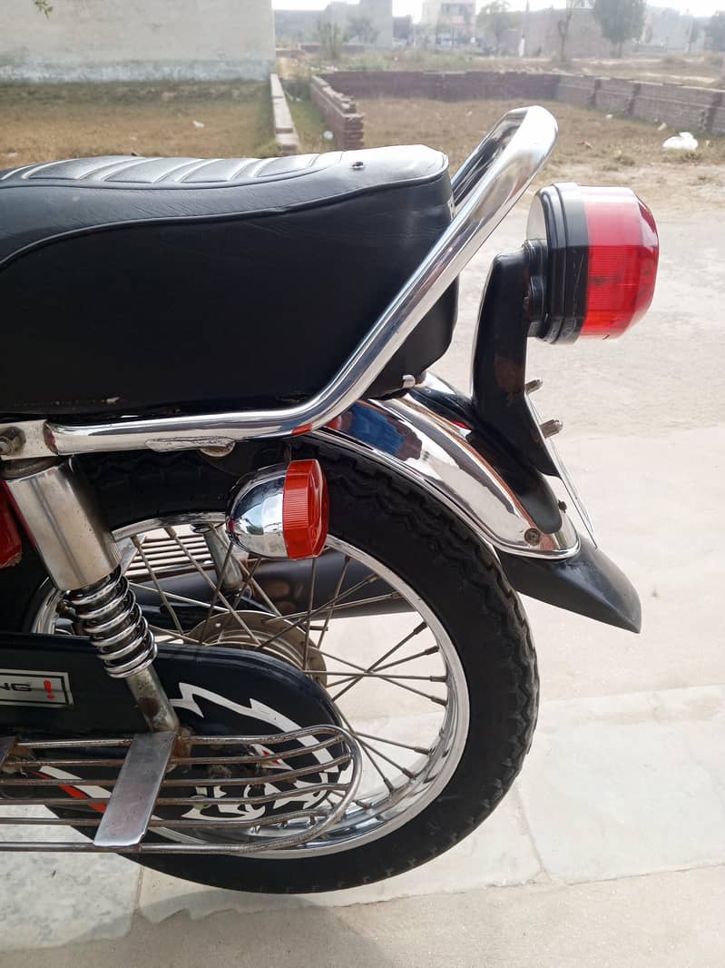 Honda 125 bike Sell

                                                            alt=