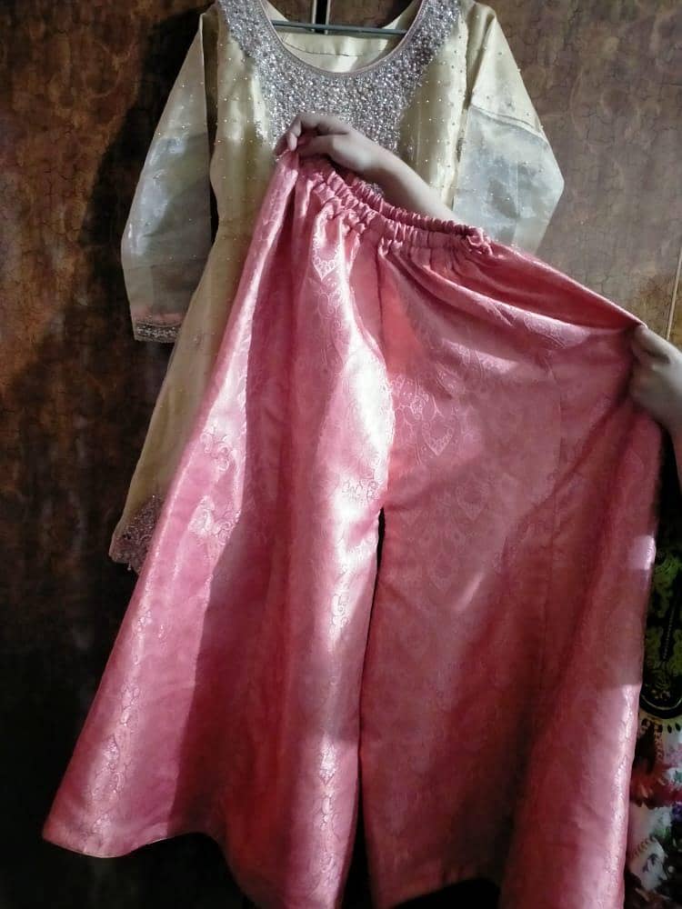 Wedding Dress/ Party Wear / Ladies Suit

                                                            alt=