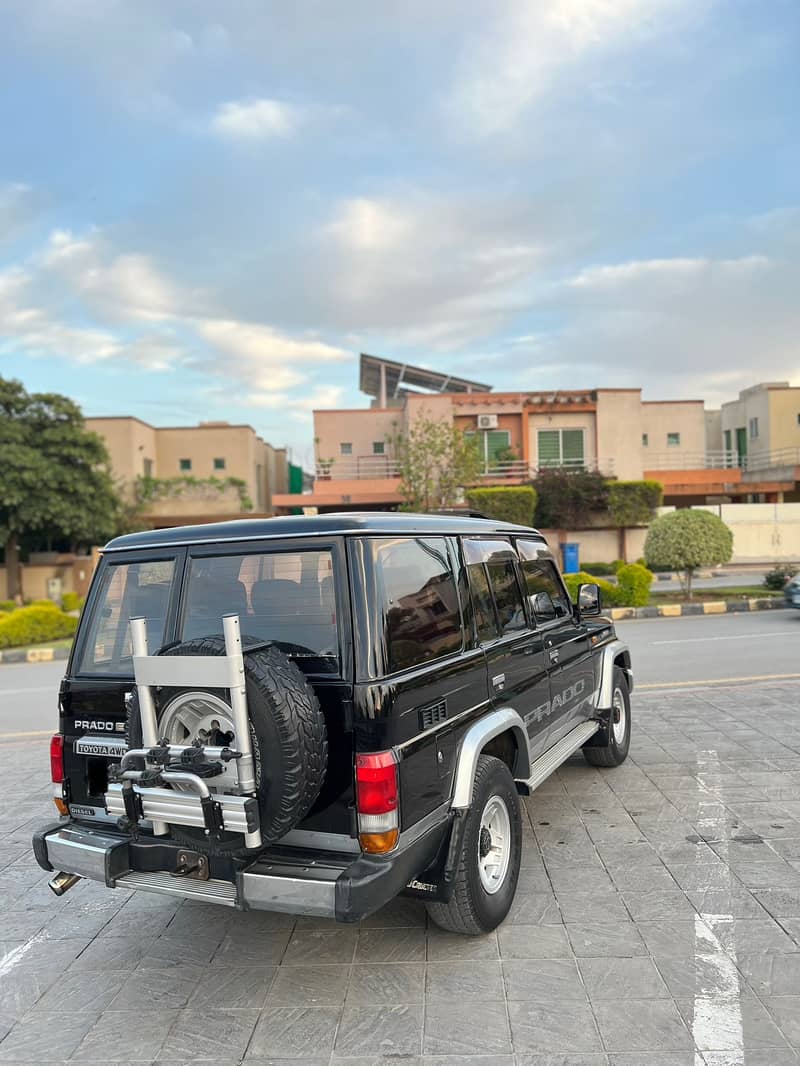 Land cruiser prado

                                                            alt=