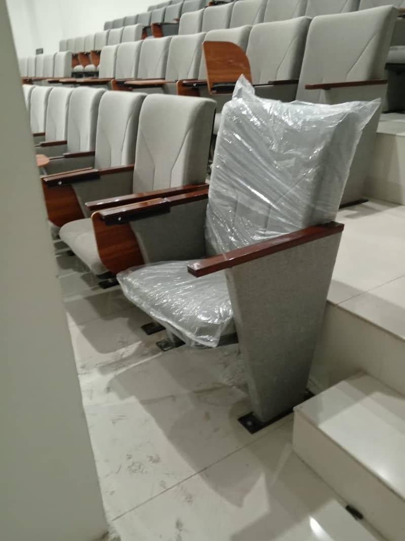 Auditorium Chairs

                                                            alt=