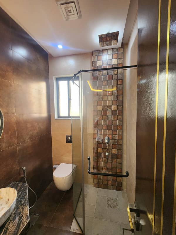 10 Marla Like Brand New Luxury House Available For Sale In Bahria Town Lahore.

                                                            alt=