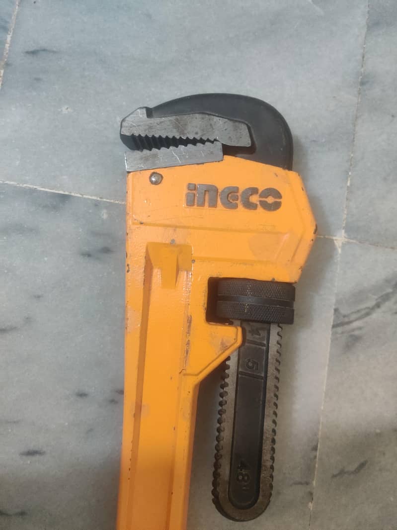 pipe wrench 48"

                                                            alt=