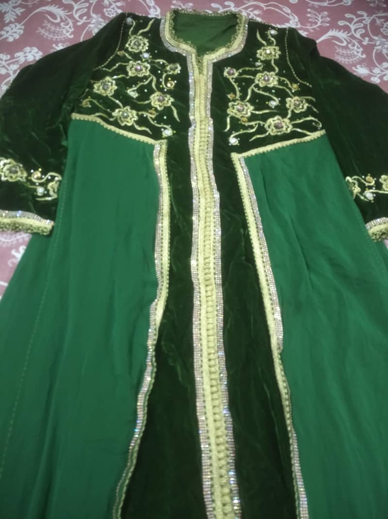 Velvet fancy maxi

                                                            alt=