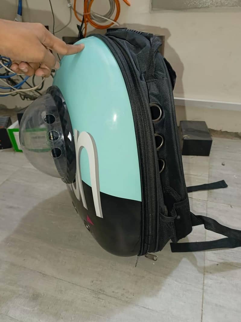 Pet Carrier Small size

                                                            alt=