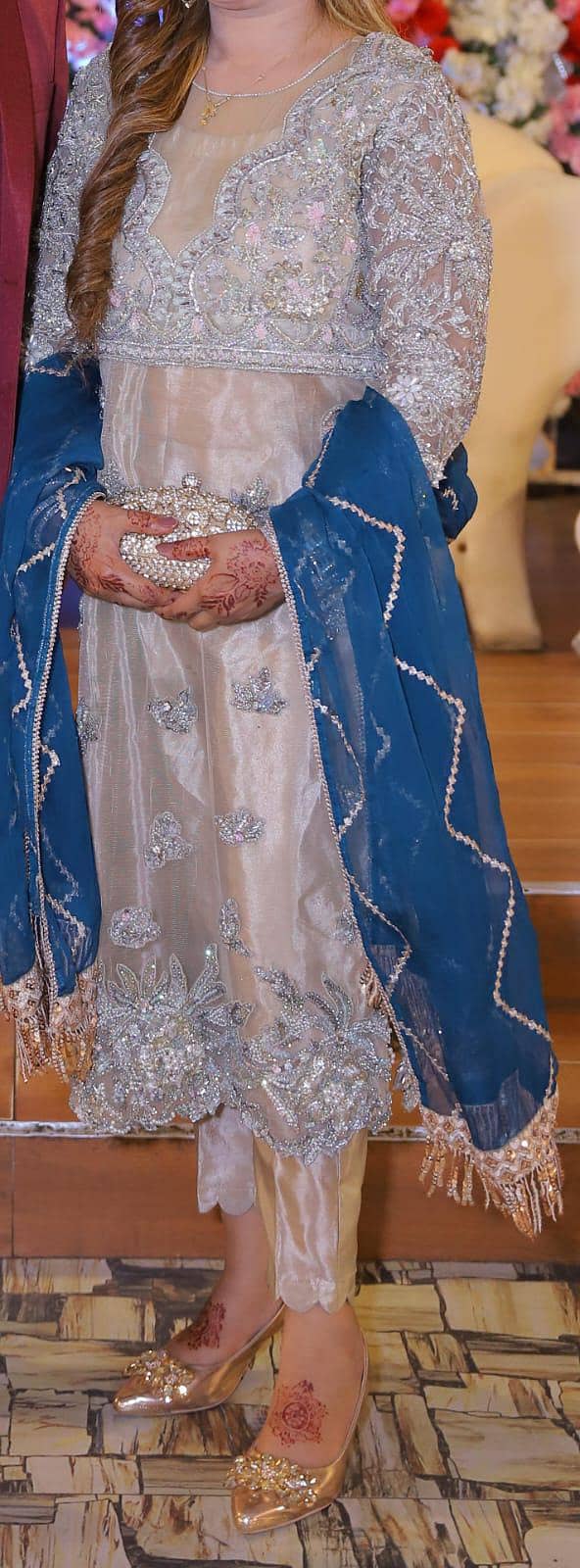 heavy kam wala dress

                                                            alt=