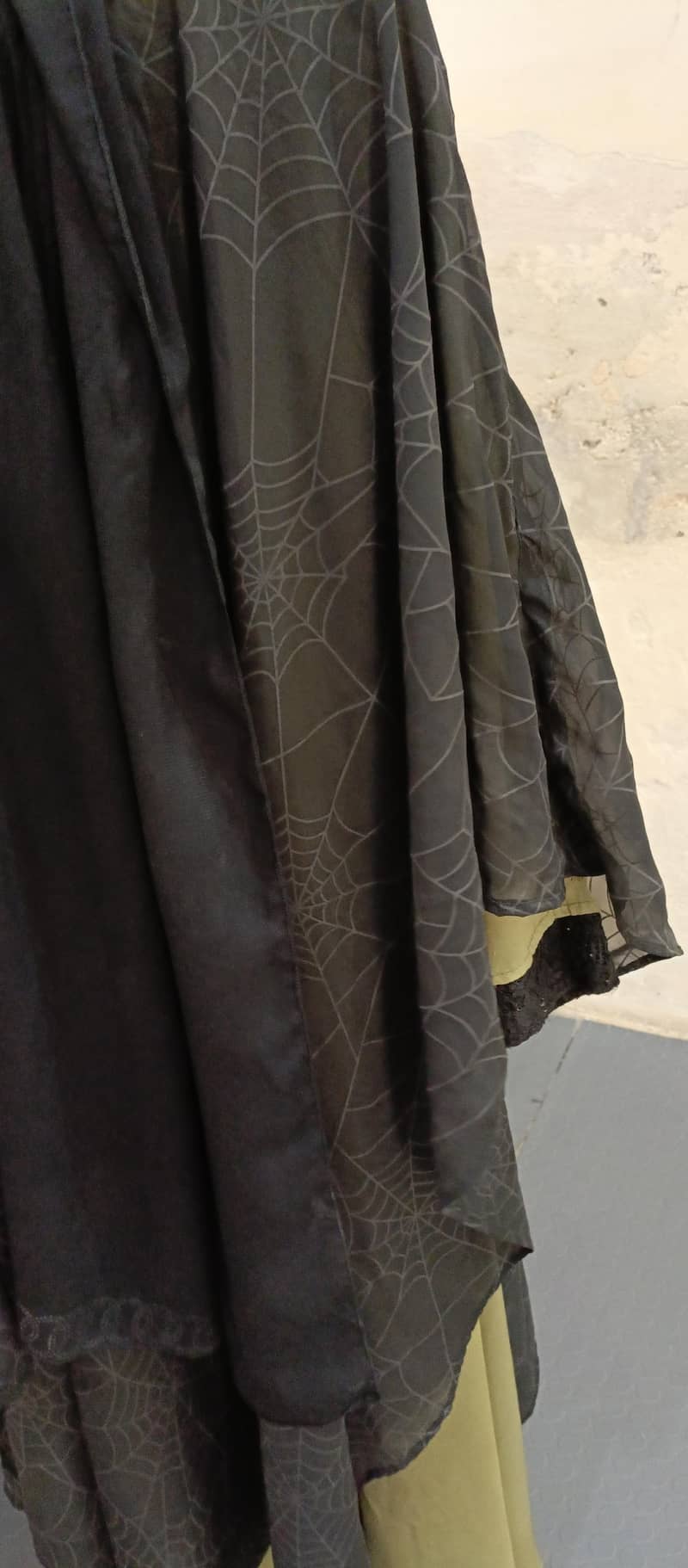 Dubai colour abaya

                                                            alt=