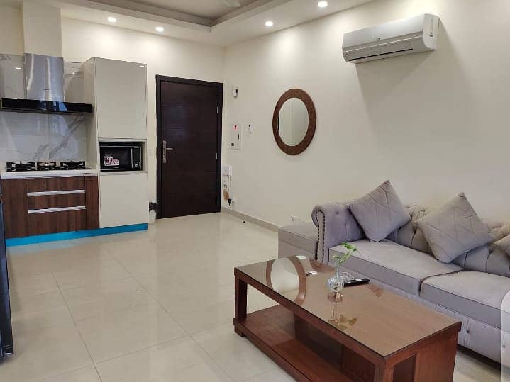 Elysium Mall 1BHK lavish Corner view apartment available on rent for daily and weekly basis

                                                            alt=
