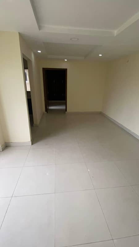 2 Bed Flat Sized 850 Square Feet 2 bed flate Is Available

                                                            alt=