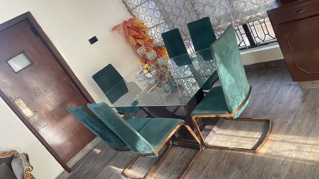 Dining table

                                                            alt=