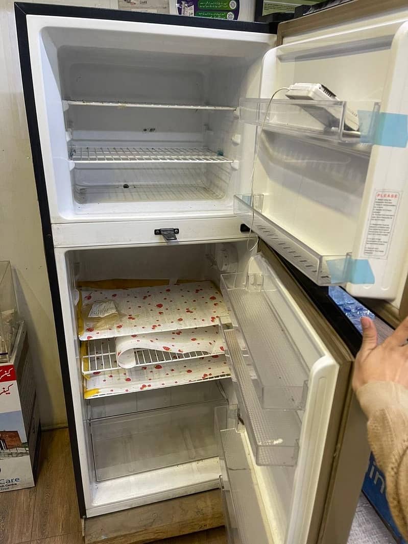 Dawlance 9174 WB E-Chrome inverter fridge

                                                            alt=