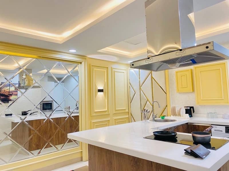 Luxurious Studio Apartment Gold Crest Mall •

                                                            alt=