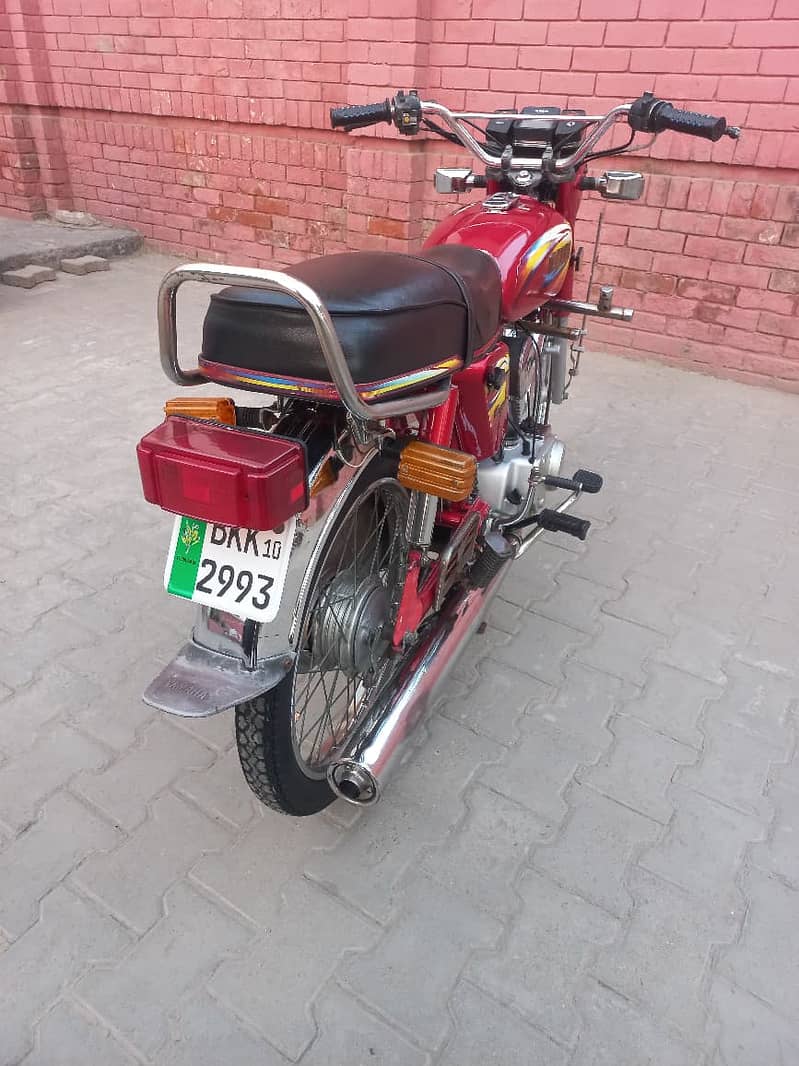 Yamaha Royale YB 100 2010

                                                            alt=